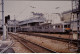 Photo Diapo Diapositive Slide Train Wagon Rame Banlieue SNCF Z 6177 à PARIS GARE DU NORD Le 29/04/1993 VOIR ZOOM - Diapositives