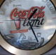 VINTAGE ANCIENNE HORLOGE PENDULE COCA COLA LIGHT LA PAUSE FRAICHEUR FONCTIONNE - Altri & Non Classificati