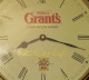 VINTAGE ANCIENNE HORLOGE PENDULE BOIS WHISKY WILLIAM GRANT'S NE FONCTIONNE PAS - Alkohol