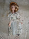 Poupee Porcelaine Vintage En Tenue  D été Pour  Promenade En Campagne - Dolls