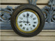 Ancienne Pendule Oeil De Boeuf Cadran & Chiffres Émaillés Décor Frise Grecque - Clocks