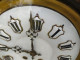 Delcampe - Ancienne Pendule Oeil De Boeuf Cadran & Chiffres Émaillés Décor Frise Grecque - Clocks