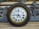 Delcampe - Ancienne Pendule Oeil De Boeuf Cadran & Chiffres Émaillés Décor Frise Grecque - Relojes