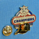 Delcampe - 1 PIN'S // ** BASEBALL / NL - NATIONAL LEAGUE™ / CHAMPIONS " SAN FRANCISCO " 2002 ** . (Peter David  MLBP 2002) - Béisbol