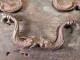 Delcampe - Anciens Ornements Bronze Poignées De Tiroirs Dauphins Ornementation Meuble - Autres & Non Classés