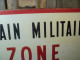 Delcampe - Ancienne Plaque Émaillée Terrain Militaire Zone Interdite Ca1970 - Emailschilder (ab 1960)