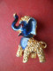 Broche Animal : Elephant Doré Avec émail Bleu - Oeil Rouge - En 3D - Broschen