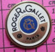 1519 Pin's Pins / Beau Et Rare & TB état / PARFUMS / PARFUMEUR ROGER & GALLET PARIS - Parfum
