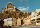 Québec - Le Château Frontenac Dominant La Ville Basse Ville Et Quelques Maisons Dont La Maison Chevalier - Québec - Château Frontenac