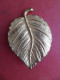 Broche Dorée  Feuille Signée : LDADPR - - Brooches