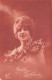 CARTE PHOTO - Portrait - Femme Tenant Un Bouquet De Fleur - Colorisé - Carte Postale Ancienne - Photographie
