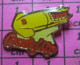 516c Pin's Pins / Beau Et Rare / SPORTS / BOBSLEIGH A 4 YAOURT CANDY'UP JEUX OLYMPIQUES - Kunstschaatsen