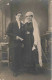 CARTE PHOTO - Couple - Un Couple De Jeunes Mariés - Carte Postale Ancienne - Koppels