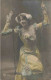 FANTAISIE -  Femme  Sur Une Balançoire - Robe Jaune - Fleurs Blanches - Colorisé - Carte Postale Ancienne - Women