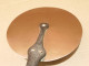 Delcampe - -ANCIEN COUVERCLE DE CASSEROLE XIXe CUIVRE POIGNEE Fer DECO CUISINE  E - Coppers