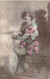 FANTAISIE - Femme - Femme Assise Sur Une Chaise Avec Des Roses - Colorisé -  Carte Postale Ancienne - Frauen
