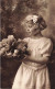 ENFANTS - Portrait - Petite Fille Tenant Un Paniers De Roses - Noeud Dans Les Cheveux-  Carte Postale Ancienne - Abbildungen