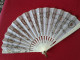 Antique! Victorian Style HAND FAN With Silver Sequin & White Lace Beautiful Bone Spokes - Waaier