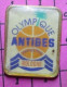 818A Pin's Pins / Beau Et Rare / SPORTS / BASKET-BALL MATCH OLYMPIQUE ANTIBES JUAN LES PINS / BOLOGNE - Basketball