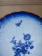 Tharaud Porcelaine  De Limoges Plat à Gâteau Bleu De Four Et Fleurs Dont Roses - Limoges (FRA)