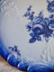 Delcampe - Tharaud Porcelaine  De Limoges Plat à Gâteau Bleu De Four Et Fleurs Dont Roses - Limoges (FRA)