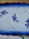 Tharaud Porcelaine  De Limoges Plat à Cake Bleu De Four Et Fleurs Dont Roses - Limoges (FRA)