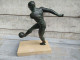 Delcampe - Statue Trophée Sport Foot Football 1930 Art Déco - Métal