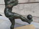 Delcampe - Statue Trophée Sport Foot Football 1930 Art Déco - Métal