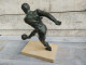 Delcampe - Statue Trophée Sport Foot Football 1930 Art Déco - Métal