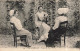 PHOTOGRAPHIE - La Rochelle - Types Du Pays - Trois Femmes Assises Tenant Des Parapluies - L. C. - Carte Postale Ancienne - Fotografie