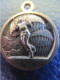 Médaille Religieuse De Protection Ancienne/Saint Michel Protecteur Des Parachutistes/Bronze Nickelé/Vers 1950     INS155 - Paracaidismo