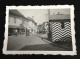 St Gingolph Suisse Et France 1924 Douane Photo Originale Snapshot  Brasserie Commerce Enseigne Shell 4,8cmx 5,7cm - Saint-Gingolph