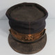 KEPI 1884 SOUS OFFICIER 1914 1918  EN L'ETAT SAPEURS POMPIER INSIGNE METALIQUE - Casques & Coiffures