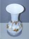 -JOLI ANCIEN VASE OPALINE De CRISTAL CHARLES X Décor Feuilles Dorées Vitrine    E - Vazen