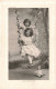 ENFANT - Portrait - Petite Fille Sur Une Balançoire - L'escarpolette - Carte Postale Ancienne - Portretten