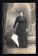 Généalogie - Carte Photo -Une Jeune Femme Prend La Pose Avec Un Parapluie En Main - Généalogie