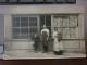 [Carte-Photo] - Magasin De Chaussures, Un Couple Et Ses Deux Enfants (non Localisée) - Shops