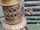 Delcampe - Paire De Lampes à Pétrole XIXème Formant Pendant Faïence Et Bronze Décor Paysage. - Lámparas Y Arañas