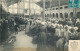 DEUX SEVRES  BRESSUIRE  Les Halles Un Jour De Marché Attendant L'ouverture Du Marché - Bressuire