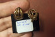 2 BOUCLES D'OREILLES VINTAGE OR PLAQUE SIGNE MURAT Fermeture Par CLIPS - Oorringen