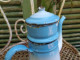 Delcampe - Ancienne Petite Cafetière Émaillée Bleu Dégradé (Petit Modèle) - Autres & Non Classés