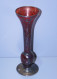 -JOLI ANCIEN VASE SOLIFLORE VERRE PEINT ROUGE Décor MOTIFS Argentés    E - Vazen