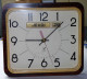 ANCIENNE PENDULE HORLOGE EN FORMICA JAZ Jour Date Calendrier FONCTIONNE - Orologi Da Muro