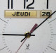 ANCIENNE PENDULE HORLOGE EN FORMICA JAZ Jour Date Calendrier FONCTIONNE - Horloges