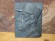 Sculpture Bas Relief Portrait Du Général Charles De Gaulle Signé Cachot - Andere & Zonder Classificatie