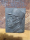 Sculpture Bas Relief Portrait Du Général Charles De Gaulle Signé Cachot - Andere & Zonder Classificatie