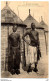 GUINEE FRANCAISE ( Afrique Noire  ) - Deux Jeunes Gens Coniaguis Pres De Leurs Cases - Guinée Française