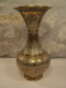 Delcampe - Ancien Vase Laiton Incrustation Cuivre Argent Proche Orient Ou Moyen Orient - Arte Orientale