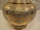 Delcampe - Ancien Vase Laiton Incrustation Cuivre Argent Proche Orient Ou Moyen Orient - Art Oriental
