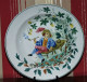 ANCIEN PLAT ROND CREUX PORCELAINE OPAQUE DE GIEN DECOR PERSONNAGE A LA PIPE - Gien (FRA)